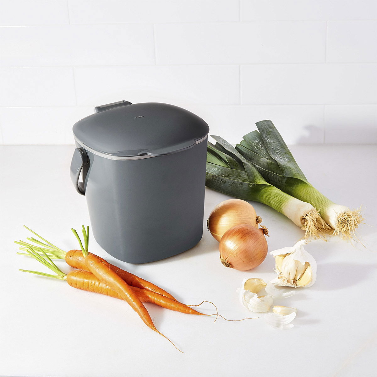 OXO Good Grips Bin 2,83 l - plastový kuchyňský kompostér