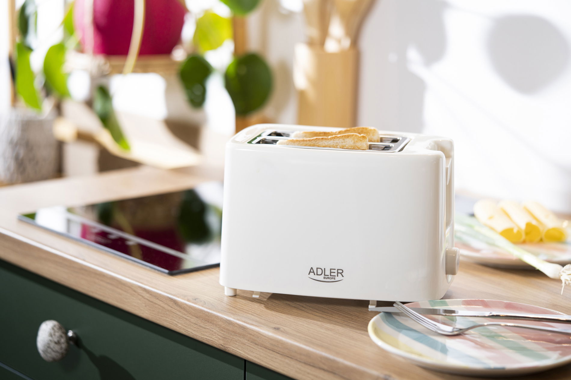 ADLER AD 3223 900 W - elektrický toustovač s mřížkou na housky