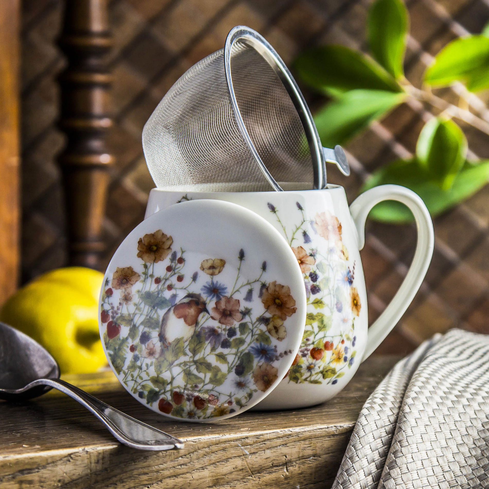 DUO CLASSIC POPPIES AND WILD BIRDS porcelánové hrnky s pítkem a víčkem 4 ks. 430 ml