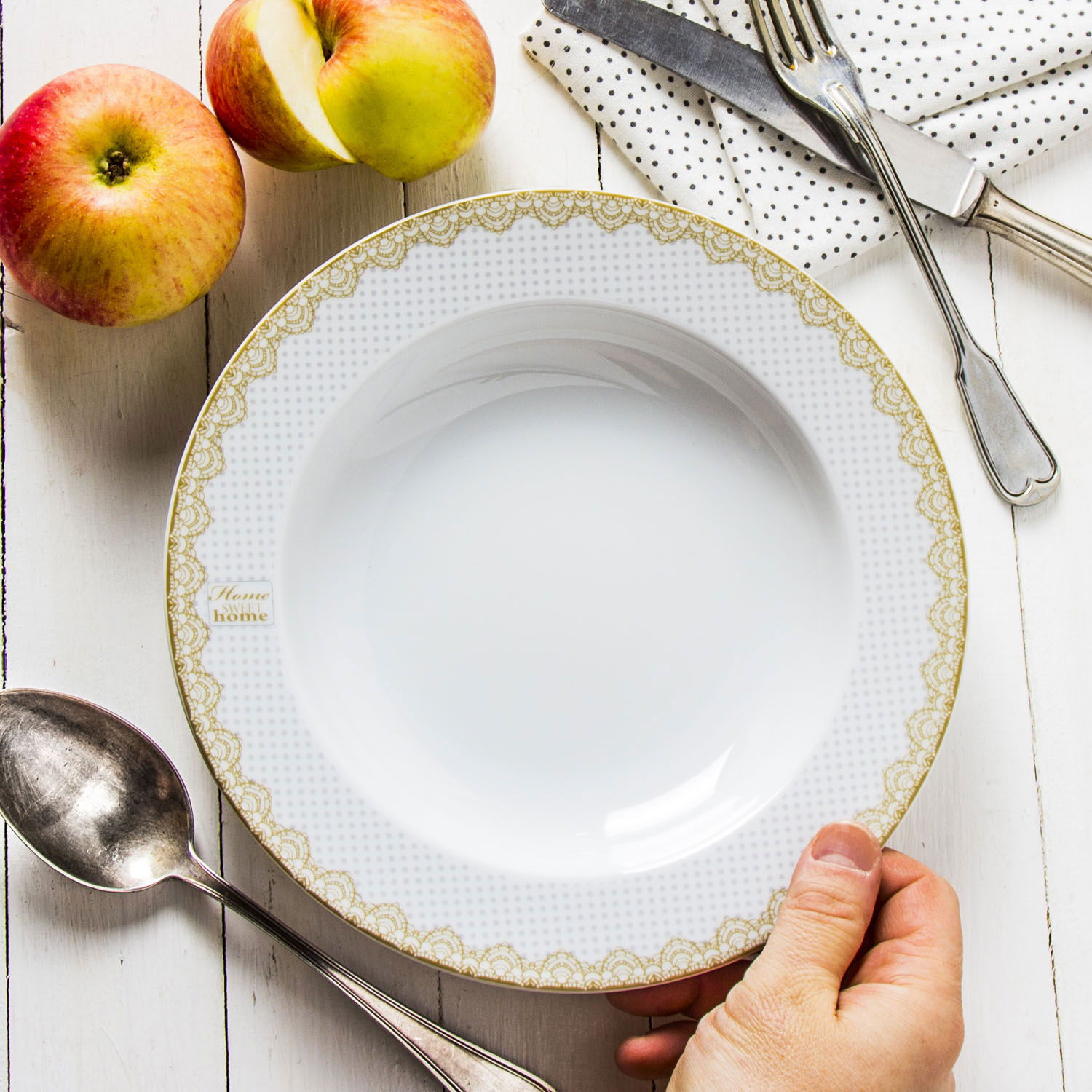 Porcelánový hluboký obědový talíř CHODZIEŻ SWEET TEČKY bílý 22,5 cm