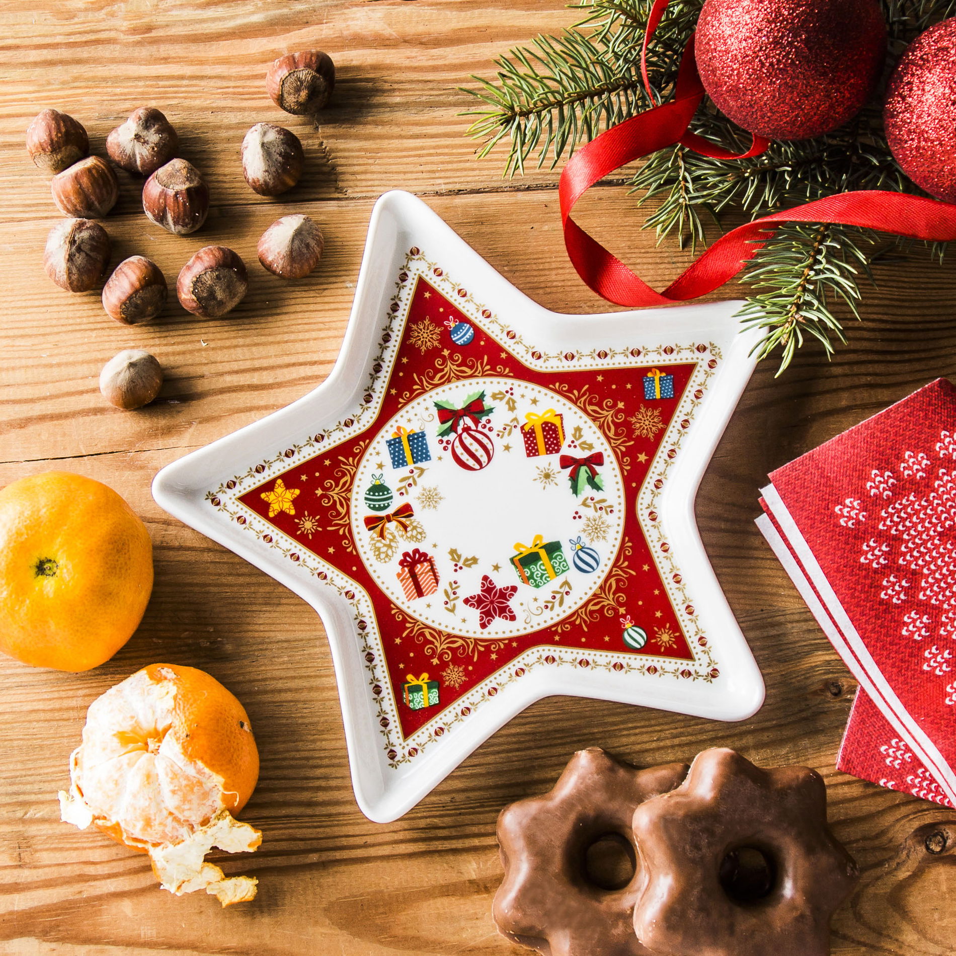 Dekorační porcelánový talíř MAGIC X-MASS BALLS STAR bílo-červený 20 cm