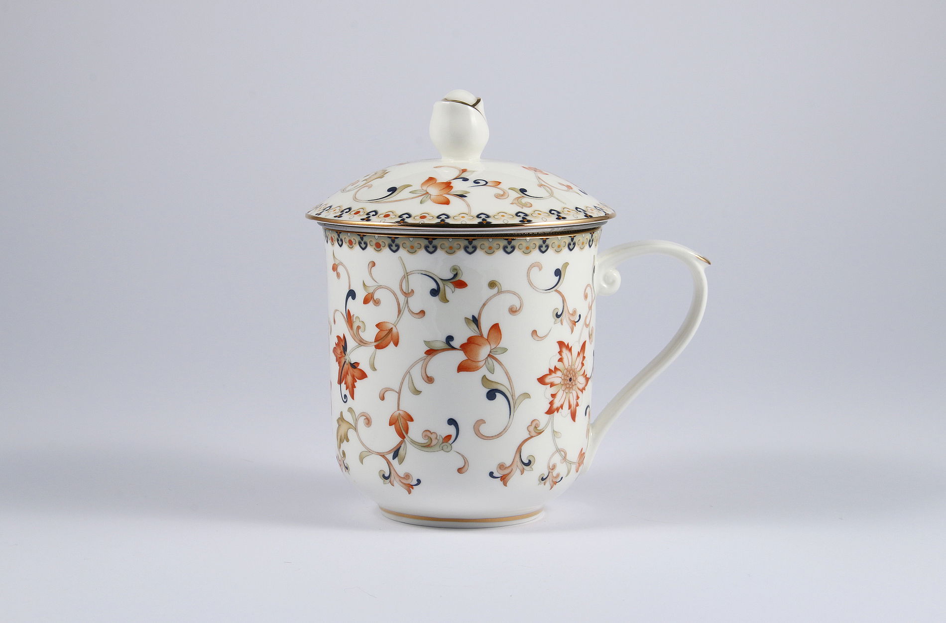 Kubek porcelanowy z zaparzaczem i pokrywką 380 ml