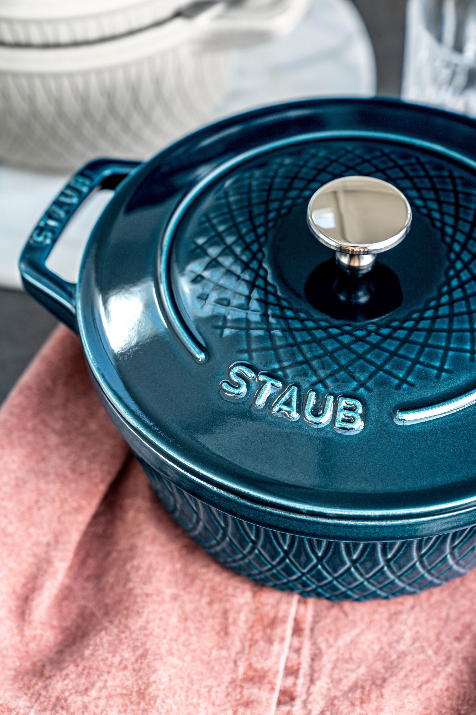 STAUB La Cocotte 4 l - litrový železný hrnec s poklicí