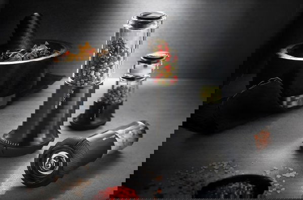 GEFU X-Plosion L 18,5 cm čierny - ručný mlynček na soľ a čierne korenie z nerezovej ocele
