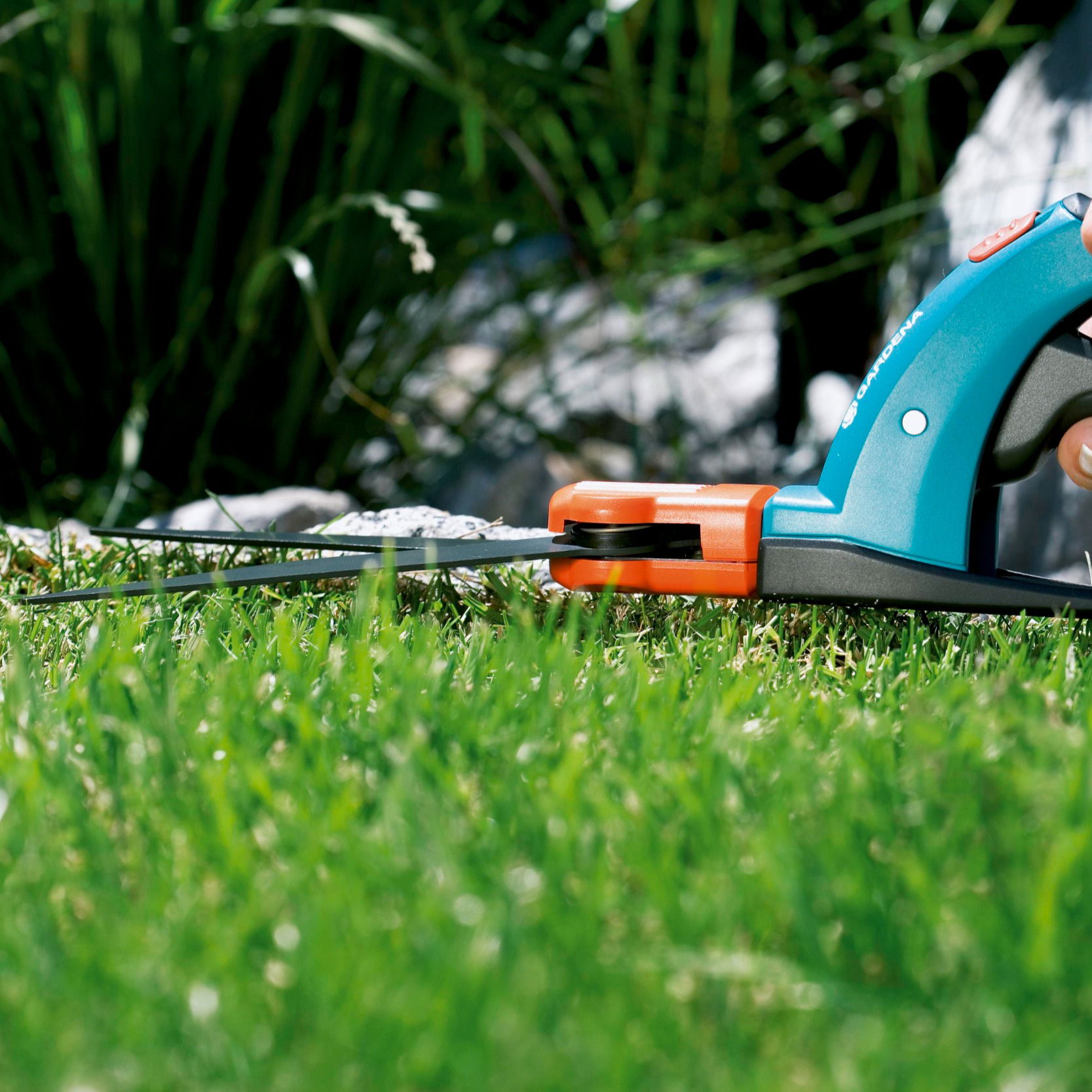 GARDENA Comfort tyrkysová - otočné oceľové nožnice na trávu