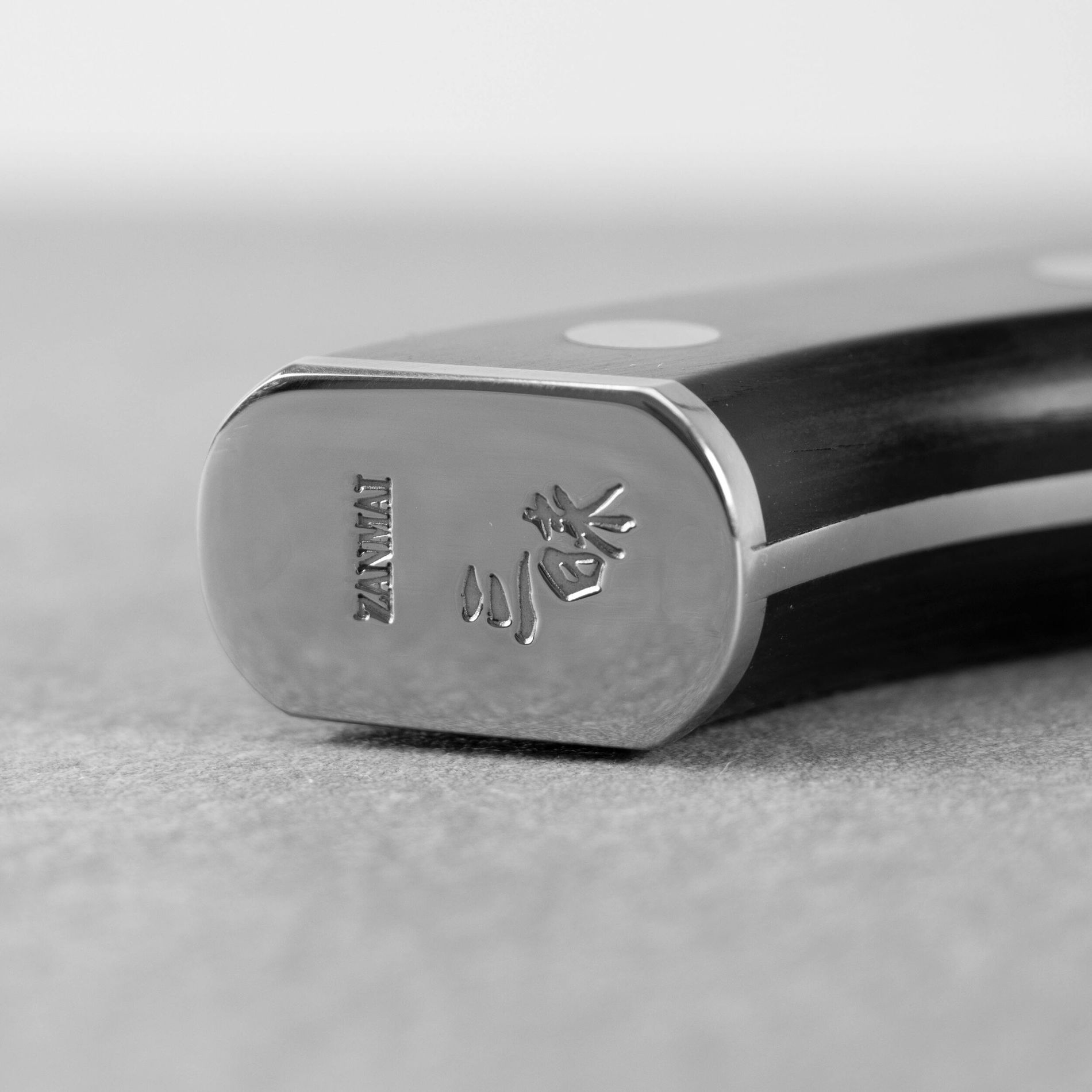 MCUSTA Zanmai Classic Damascus Pakka 24 cm - japonský kuchařský nůž z damascénské oceli