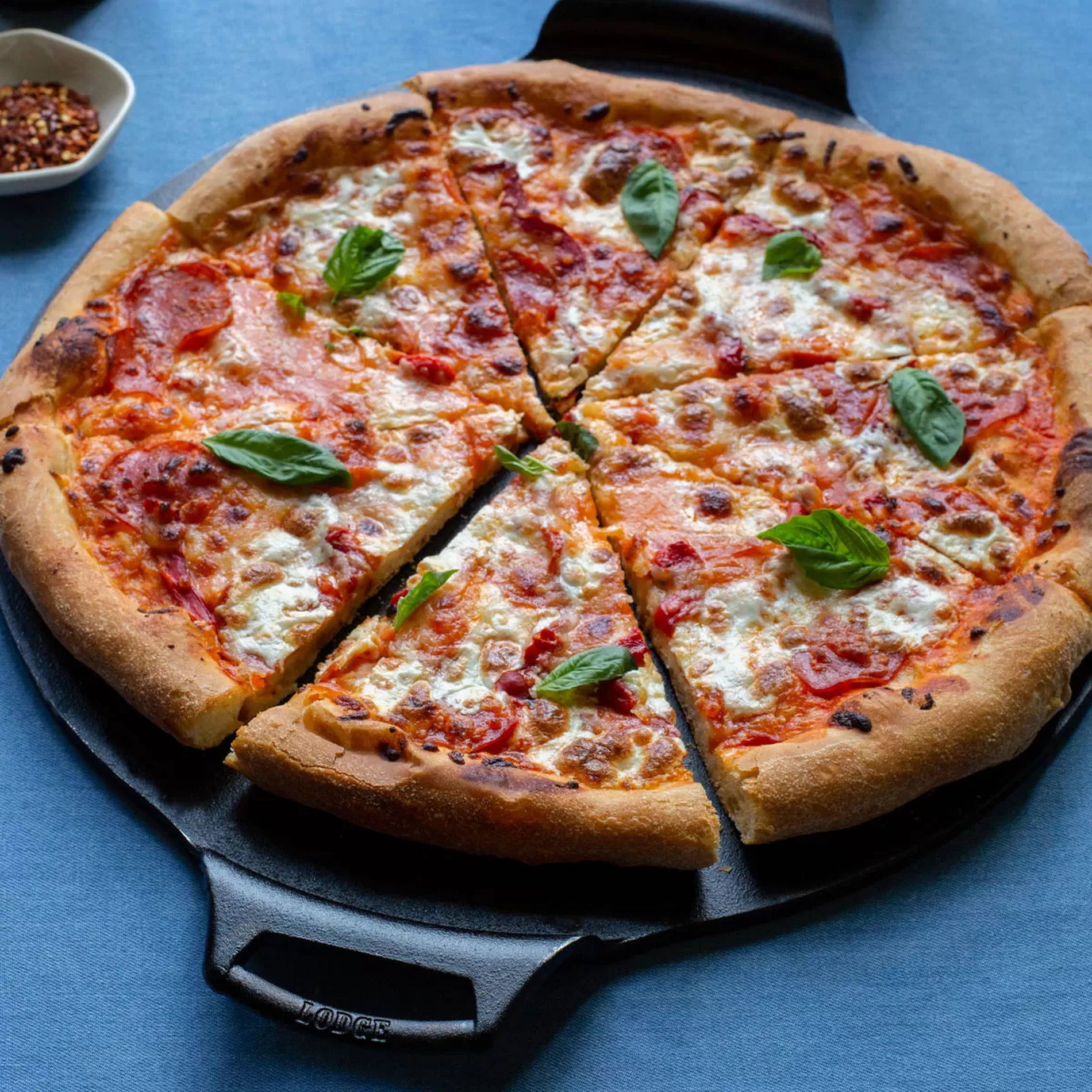 LODGE Pizza 38 cm - litinový talíř na pizzu