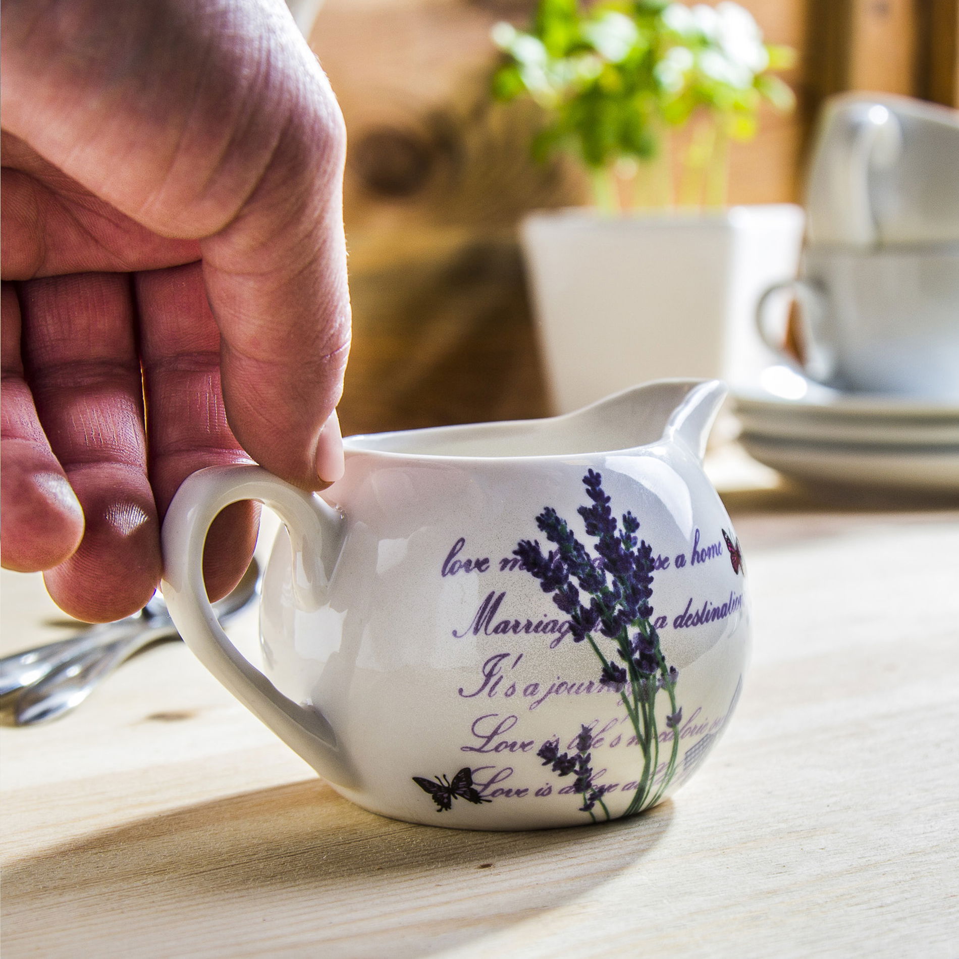 Porcelánová konvička na mléko LEVENDER bílá 230 ml