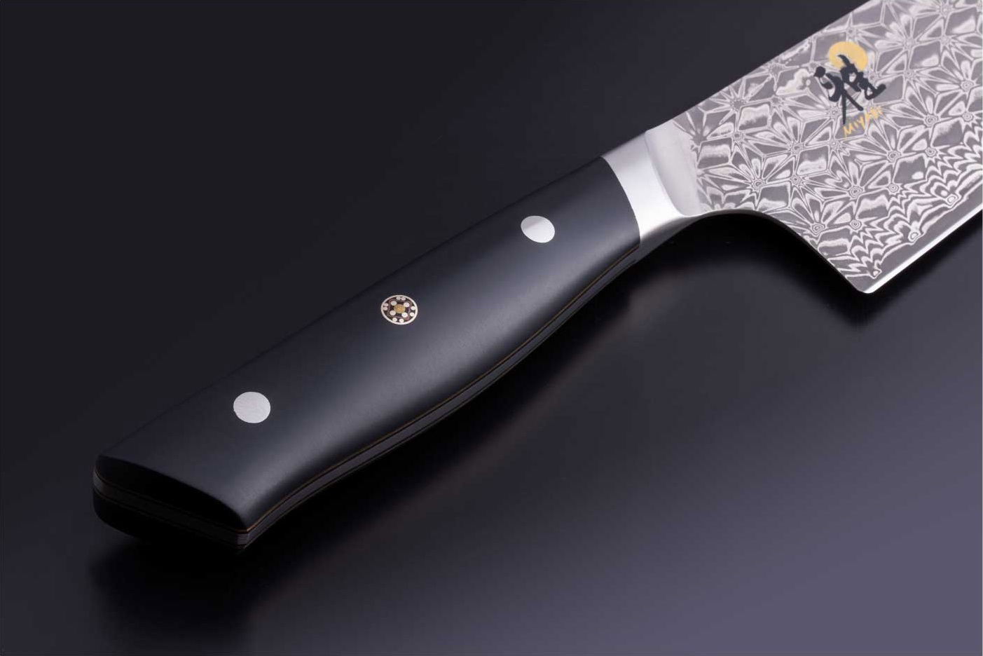 MIYABI 800DP 18 cm - nůž Santoku z nerezové oceli