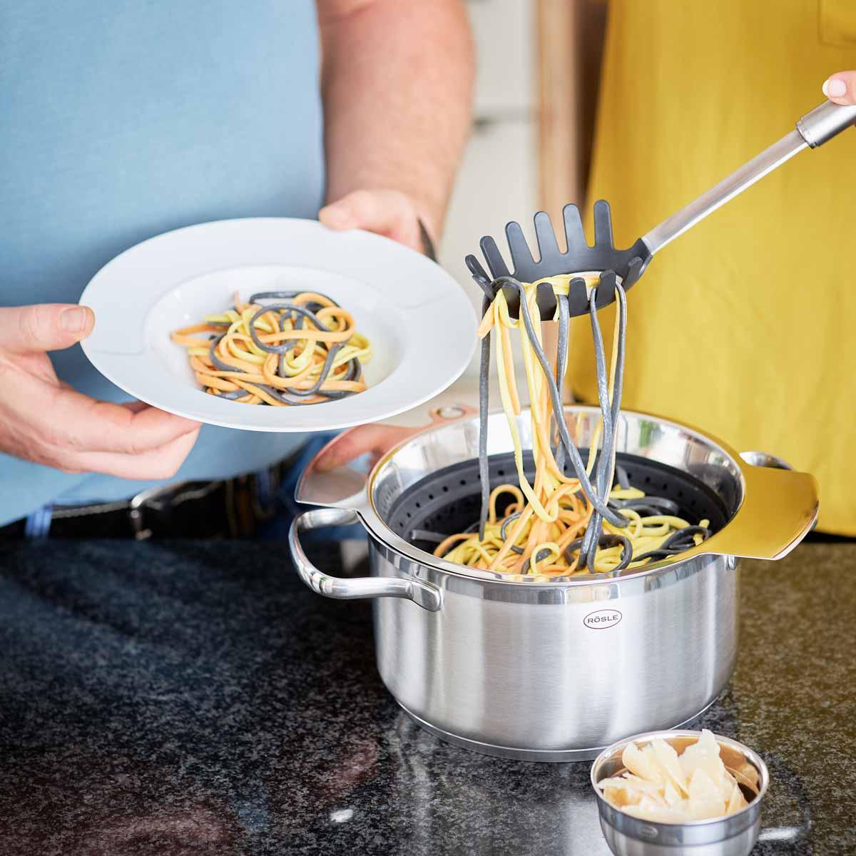 ROESLE Rundgriff - nerezová lžíce na těstoviny / spaghetti