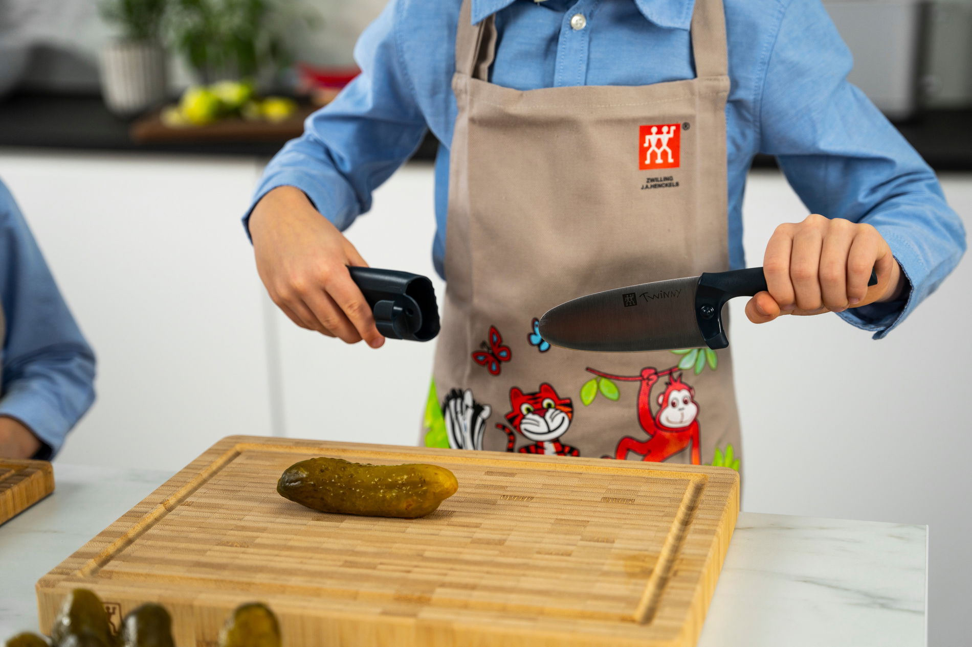 ZWILLING Twinny 10 cm modrý - nůž šéfkuchaře z nerezové oceli z osłonką