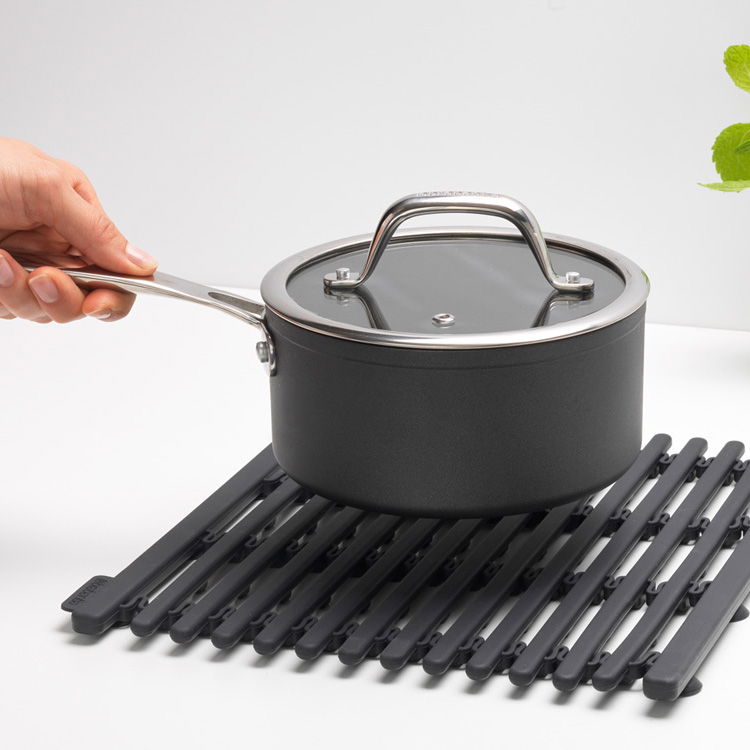 BRABANTIA Mat black 30 x 30 cm - mřížka / silikonová podložka pod dřez
