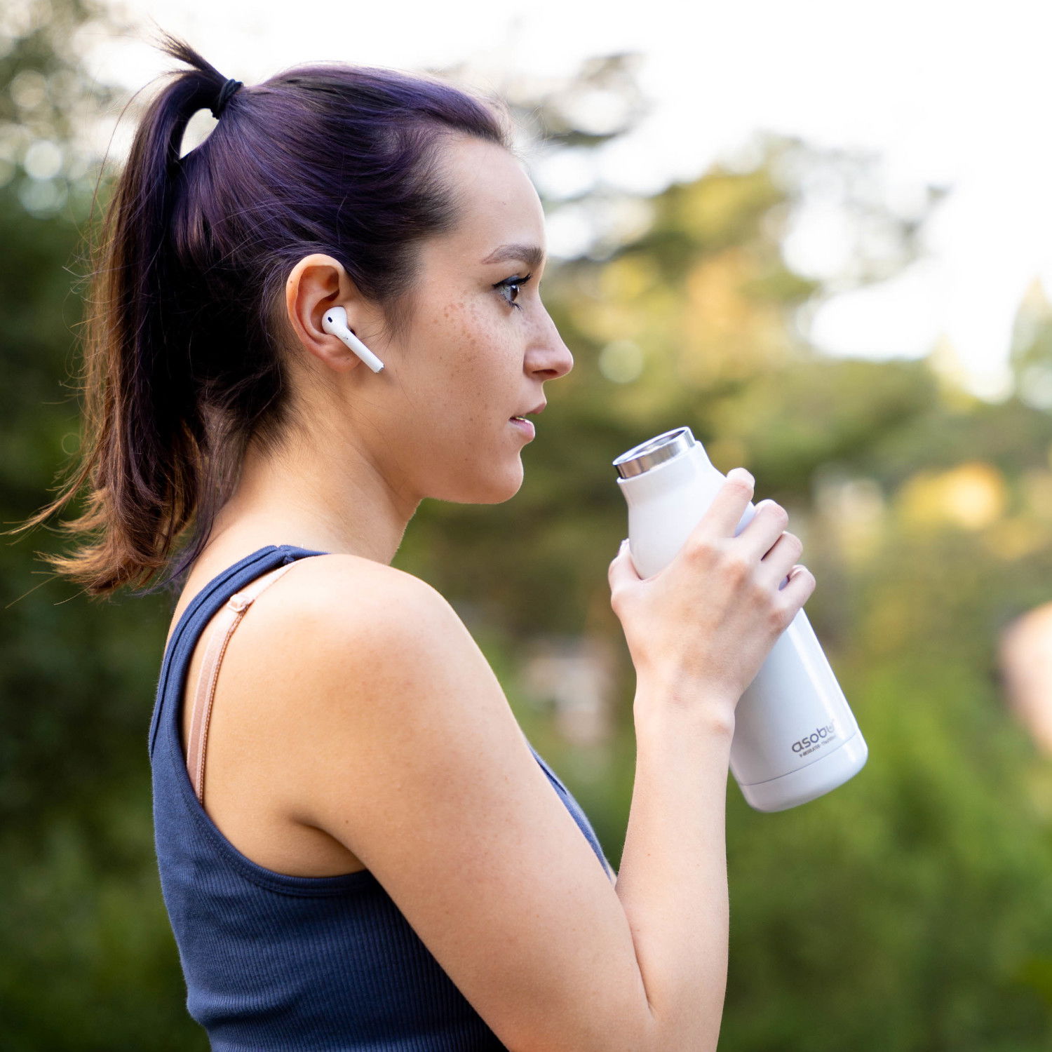 ASOBU H2 Audio White 0,5 l - butelka termiczna ze stali nierdzewnej z słuchawkami dousznymi i ładowarką