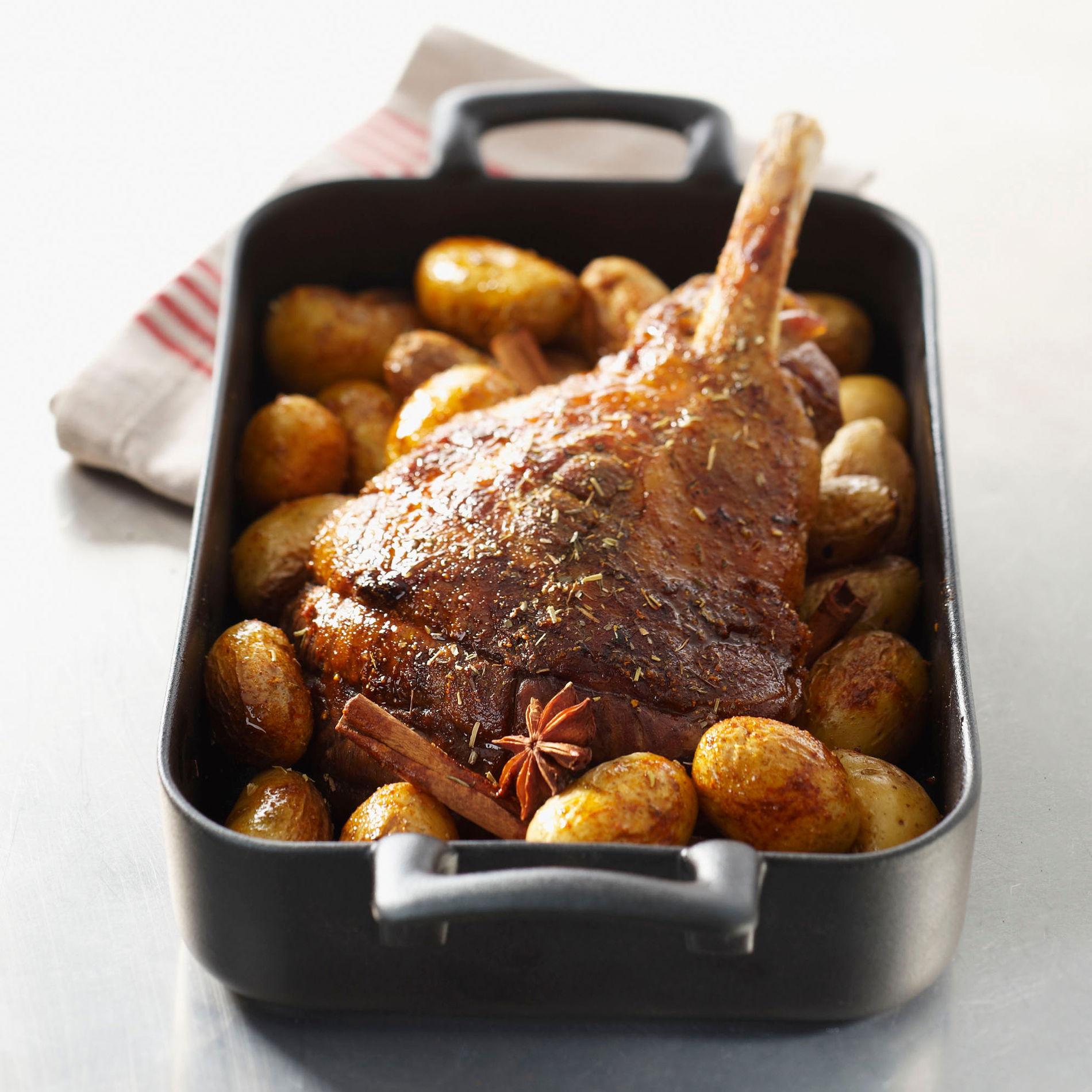REVOL Belle Cuisine Noir Redo 0,7 l černá – porcelánová zapékací miska