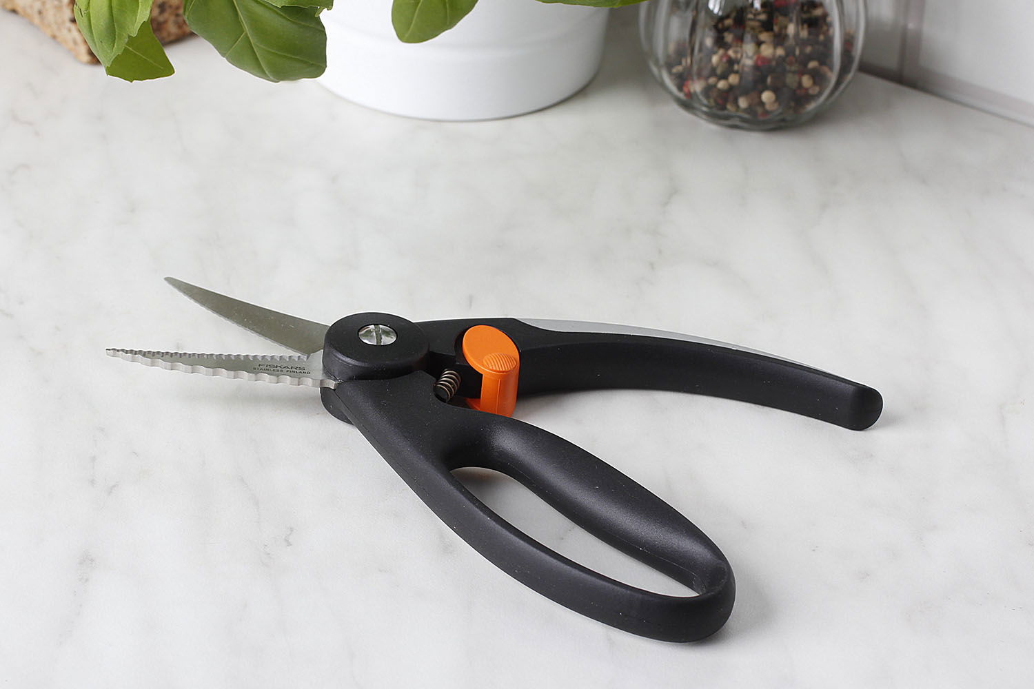 FISKARS FUNCTIONAL FORM BLACK nerezový nůž na ryby