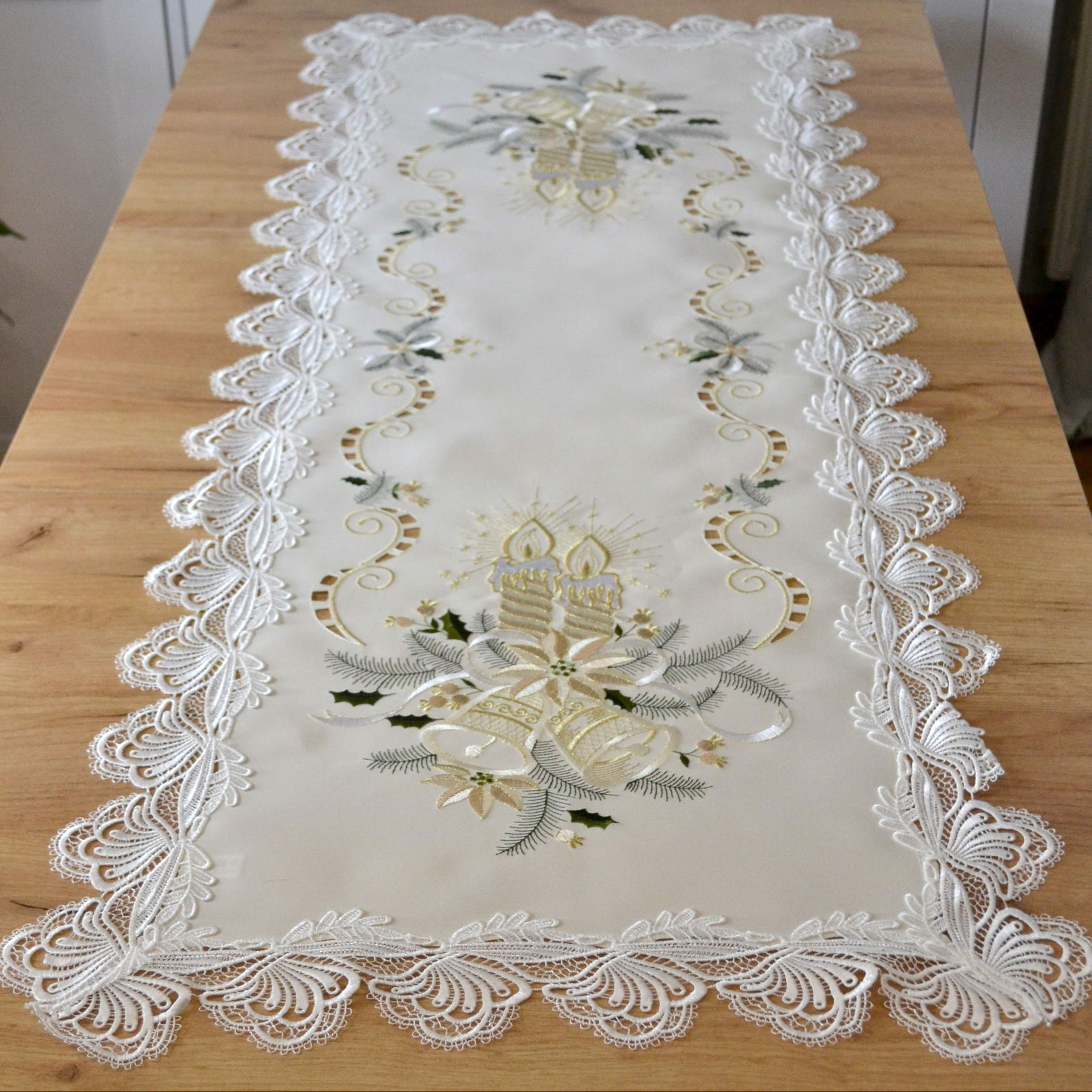Vianočný obrus na stôl JEDEKA GIPIURA 3651 28 x 160 cm
