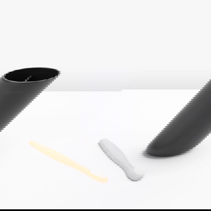 BRABANTIA ReNew tmavě šedý – plastový kelímek na kartáčky do koupelny