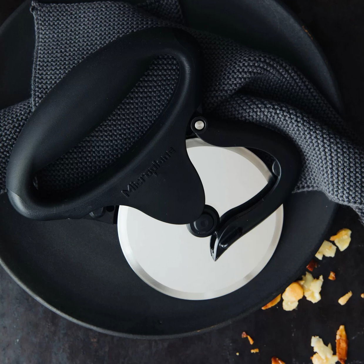 MICROPLANE Specialty - nůž na krájení pizzy z nerezové oceli