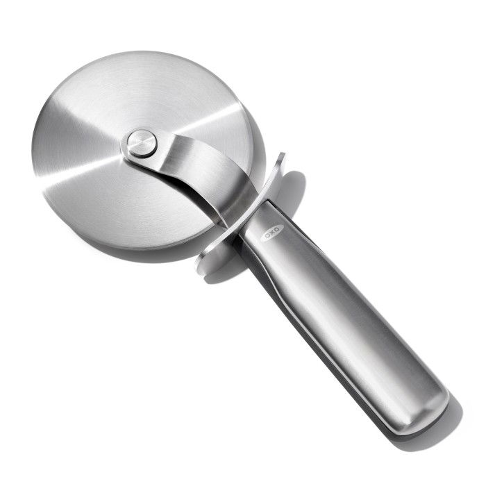 OXO Steel 22,8 cm - nůž na krájení pizzy z nerezové oceli