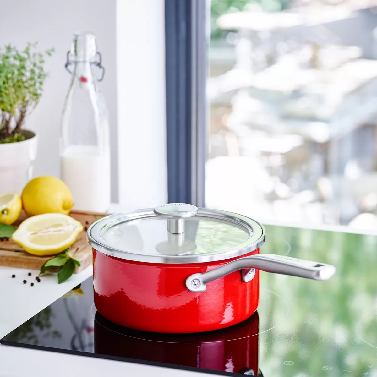 KITCHENAID Steel Core Enamel 2 l červený - smaltovaný kastrol s pokličkou