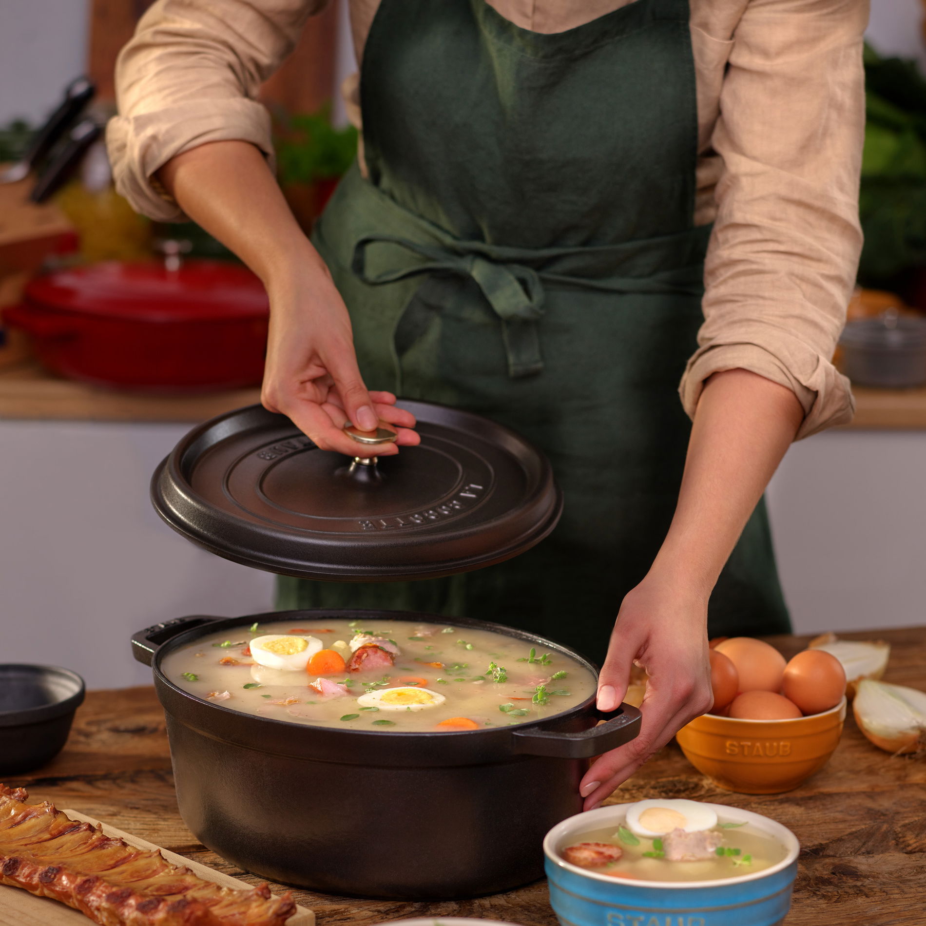 STAUB La Cocotte Oval 3,2 l černá - litinový hrnec/umyvadlo s poklicí