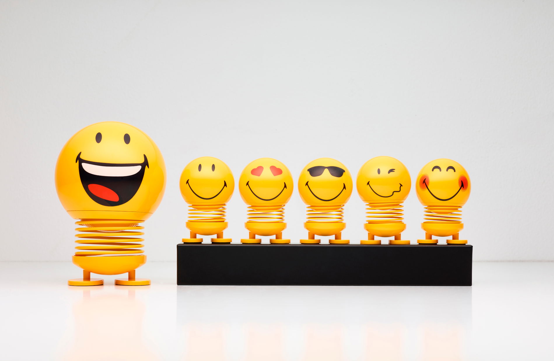 HOPTIMIST SMILEY 8 x 7.5 cm - figurka dekoracyjna kiwak Joy z tworzywa sztucznego żółta