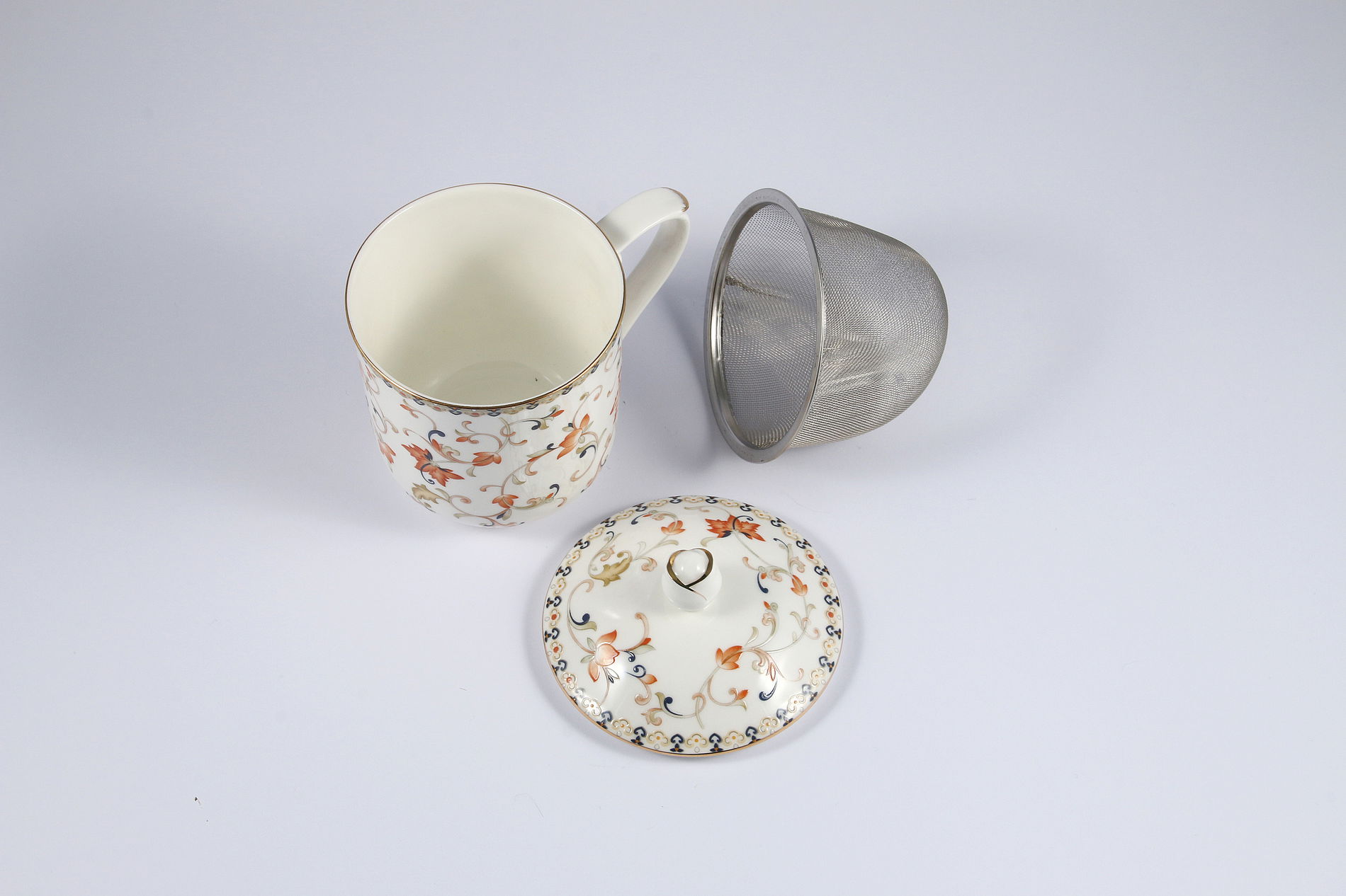 Kubek porcelanowy z zaparzaczem i pokrywką 380 ml