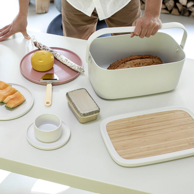 BRABANTIA Nic Chlebník 39,5 x 25,5 cm sivý - plastový chlebník s doskou na krájanie