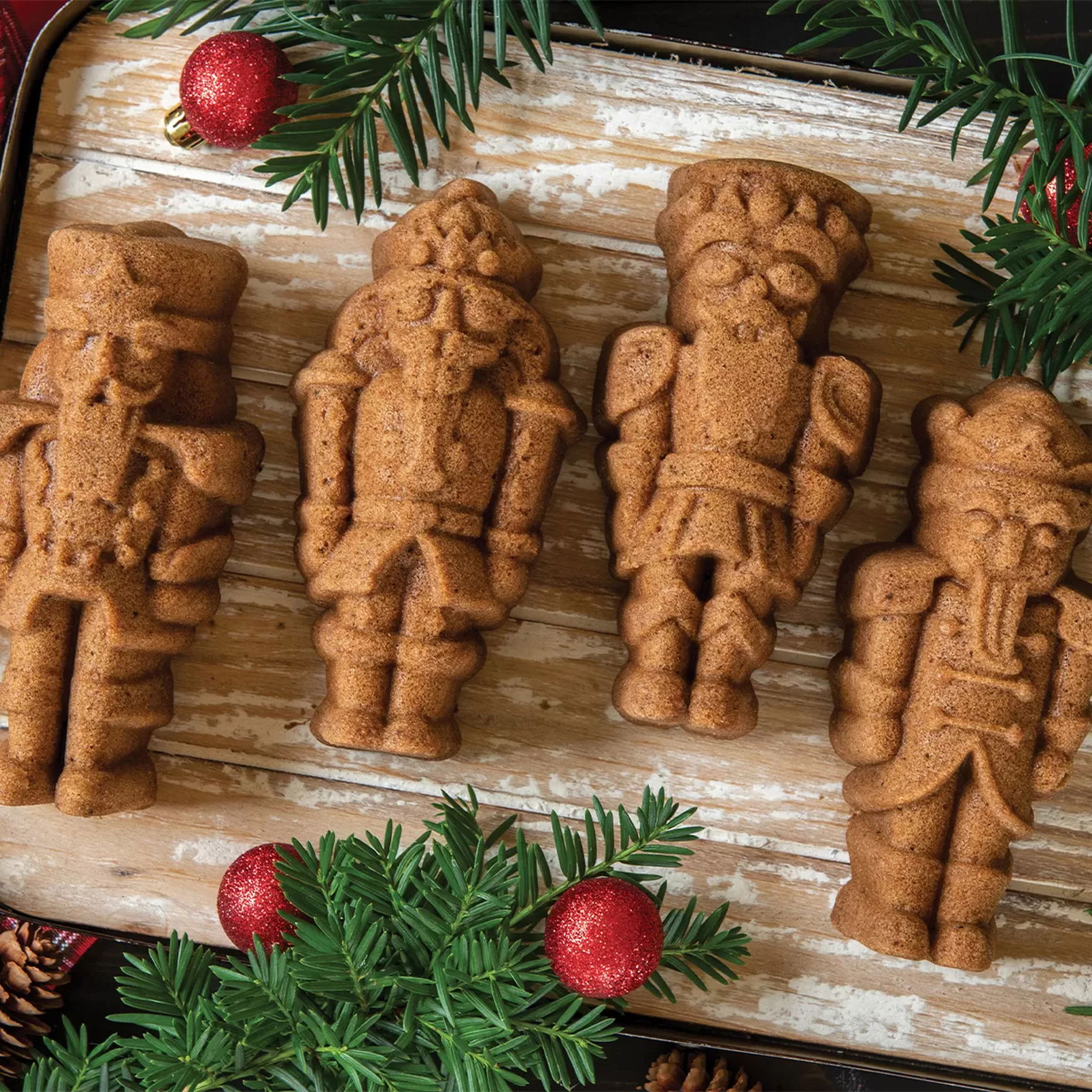 NORDIC WARE Louskáček - hliníková forma na 4 sušenek