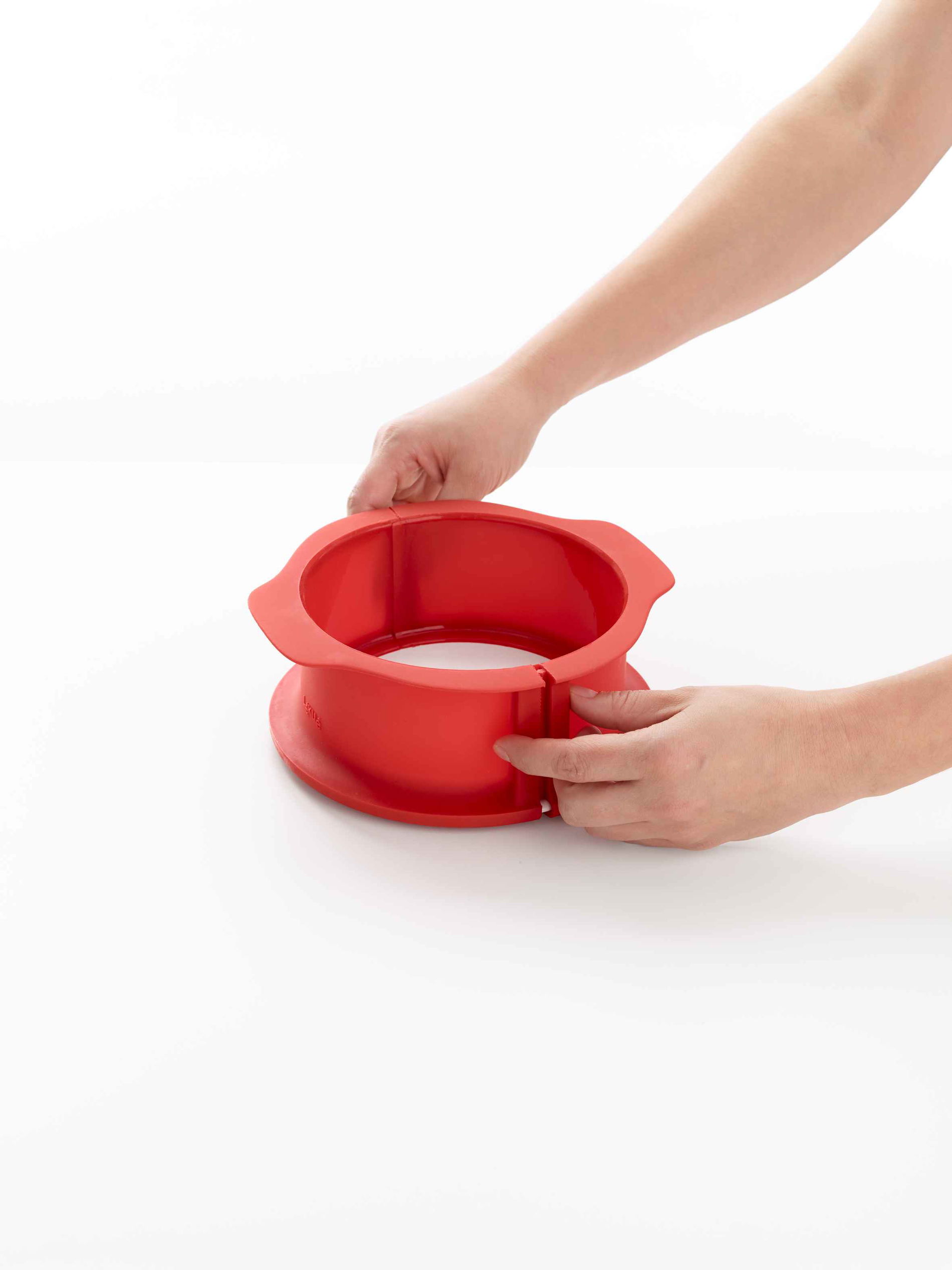 LEKUE Duo Red 15 cm červená - okrúhla tortová forma s vyberateľným dnom, silikónová