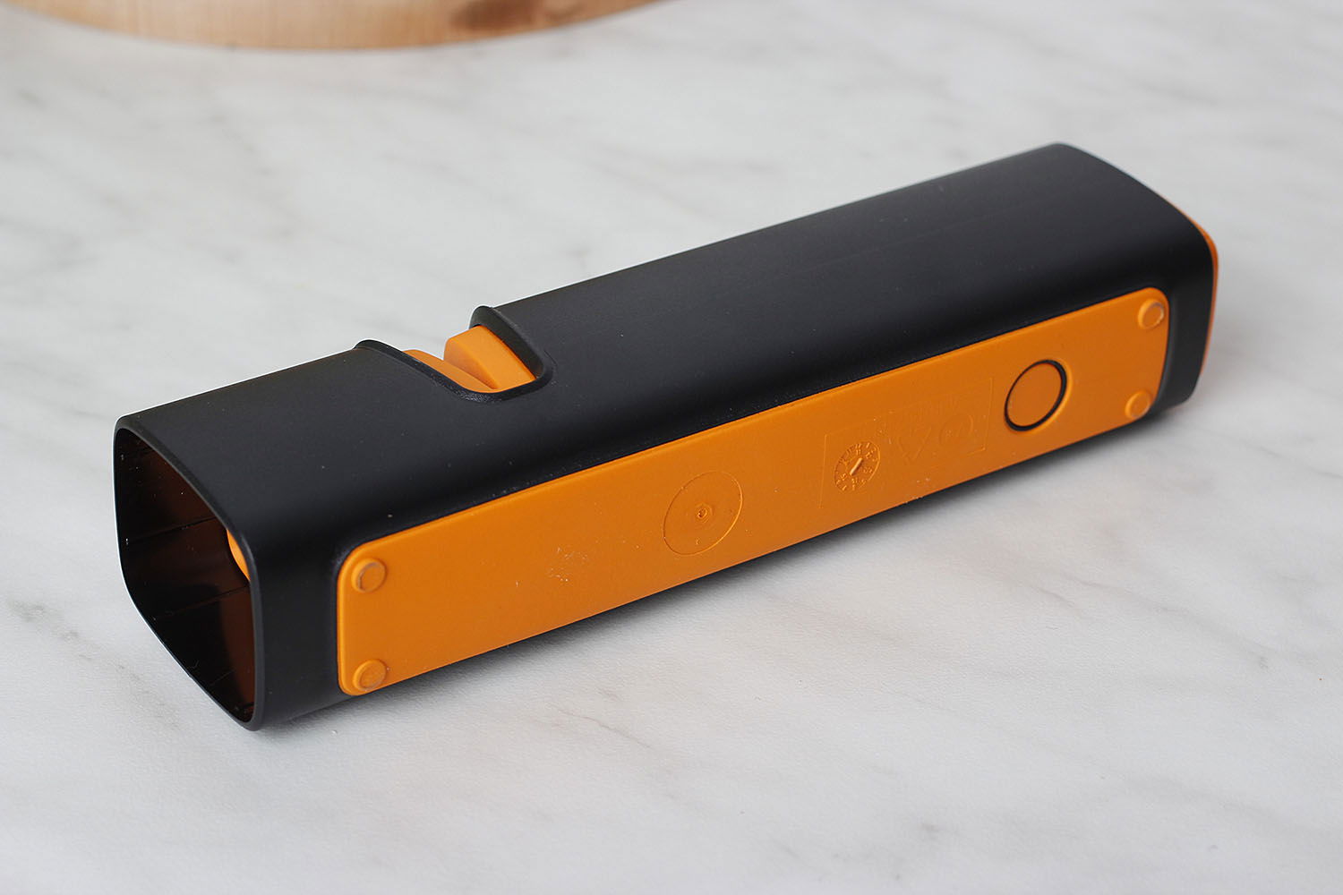 FISKARS Edge čierna - keramická brúska na nože