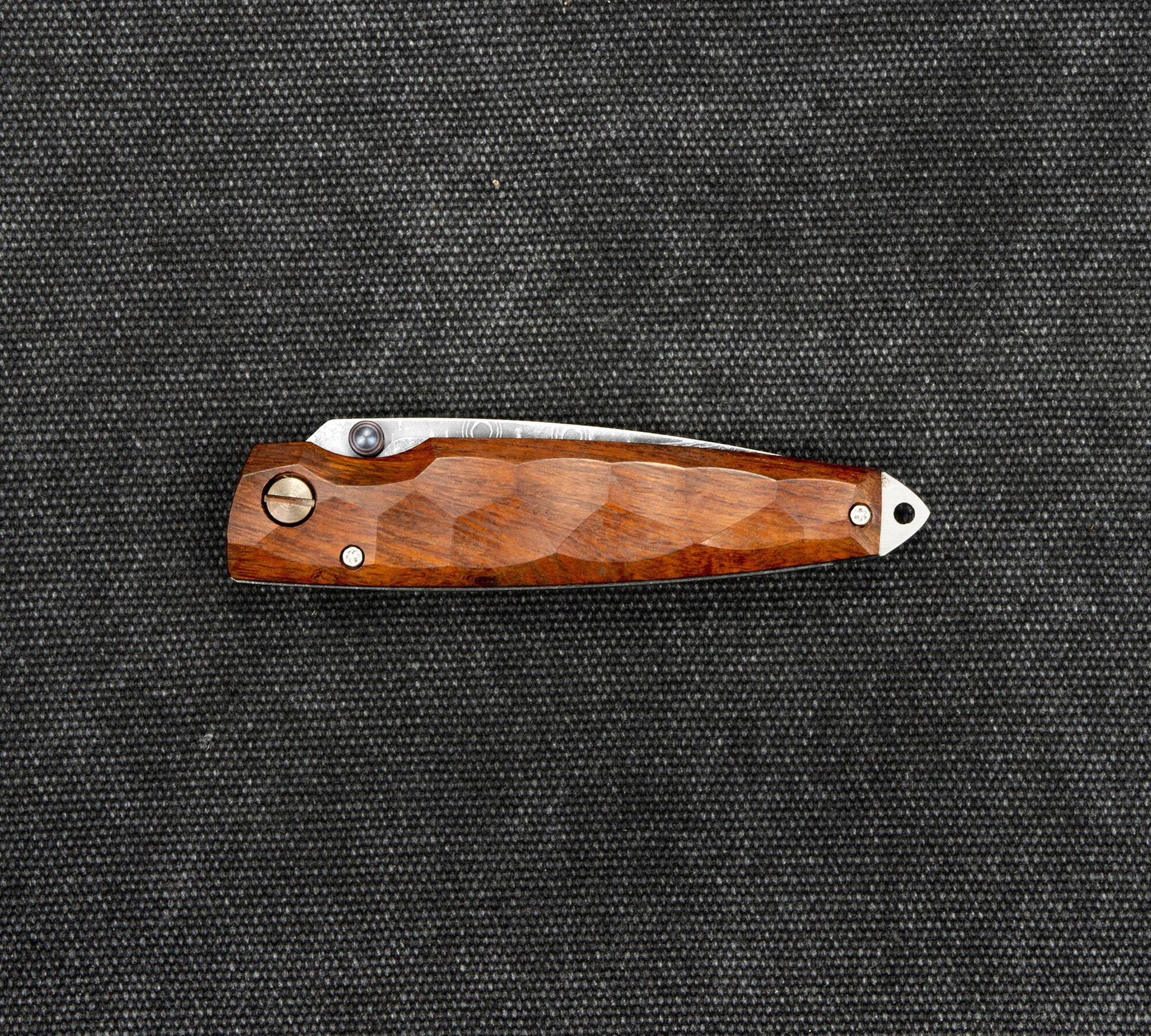 MCUSTA Shinra Emotion 2 Iron wood Damascus 6,5 cm - japoński nóż survivalowy składany ze stali damasceńskiej