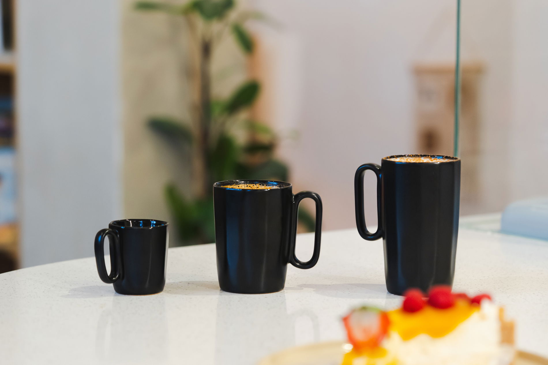 VIALLI DESIGN Fuori 330 ml 2 szt. czarne - kubki kamionkowe wysokie
