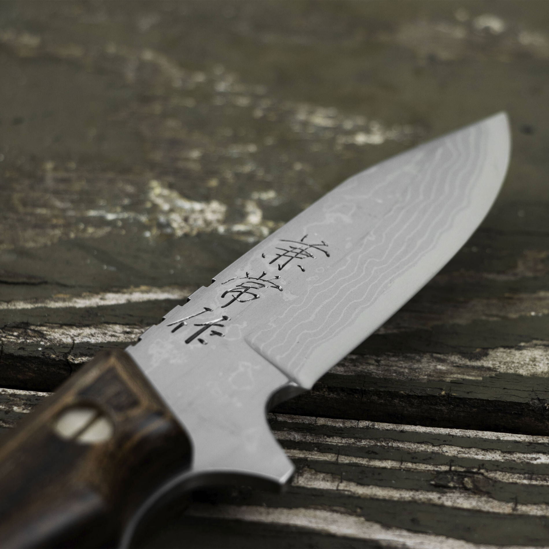KANETSUNE SEKI Seseragi Drop 7 cm - japoński nóż survivalowy ze stali wysokowęglowej w etui / pochwie
