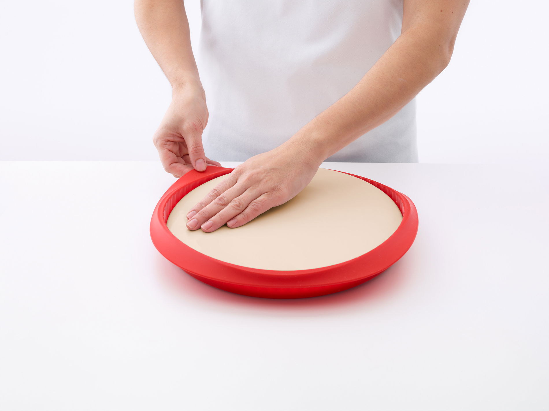 LEKUE Duo 28 cm červená - silikonová koláčová forma na pečení