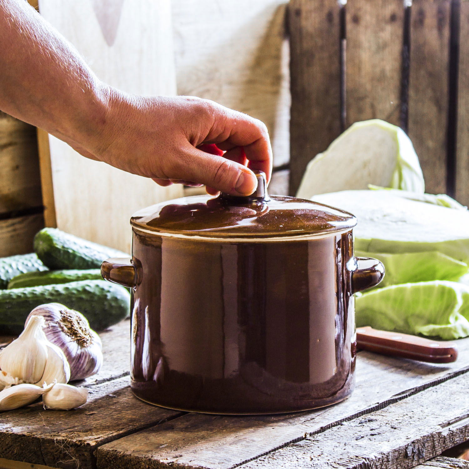 Kameninový sud na kysané zelí a okurky s víkem CRISTINE SIMPLE BRONZE 1,8 l