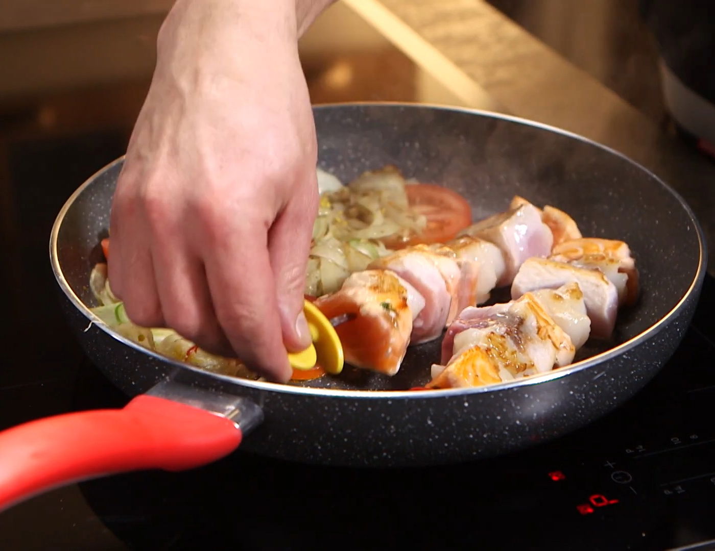 Aluminiowy korpus i antyadhezyjna powłoka nieprzywierająca
