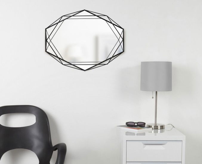 UMBRA Prisma Arame 56,5 x 42,5 cm czarne - lustro dekoracyjne szklane w metalowej ramie UMBRA Prisma Arame 56,5 x 42,5 cm czarne - lustro dekoracyjne szklane w metalowej ramie