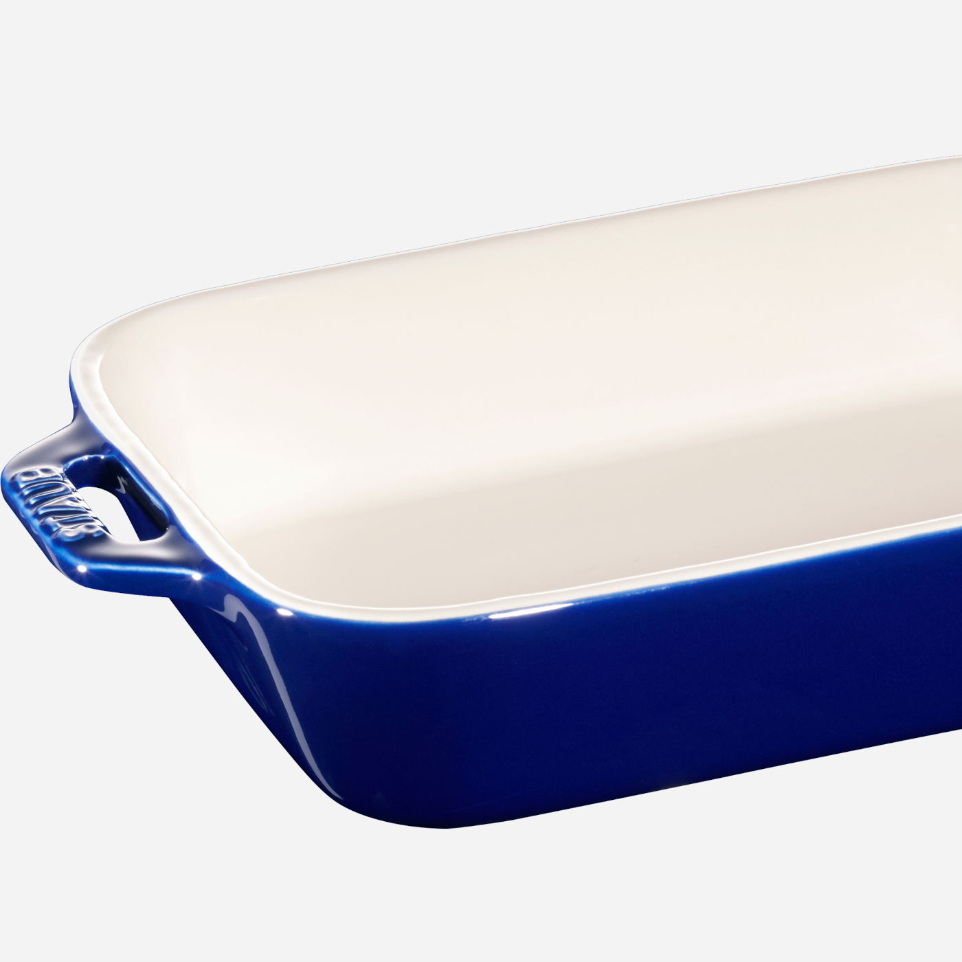 Ceramiczny korpus pokryty emalią - naczynie Staub Ceramiczny korpus pokryty emalią - naczynie Staub