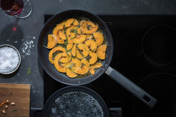 Patelnia Fiskars z powłoką Hardtec Superior+